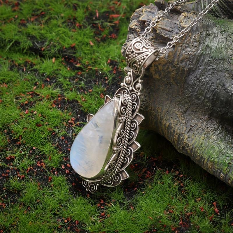 Collier pendentif en pierre de lune vintage